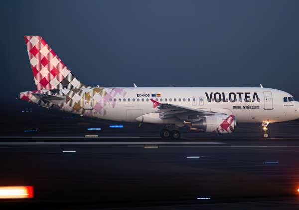 Volotea A319 taking of from Toulouse, LFBO